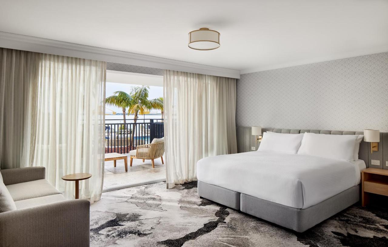 The Beachcomber Hotel & Resort, Ascend Hotel Collection Toukley Exterior photo A guest room at the Hilton San Diego Bayfront