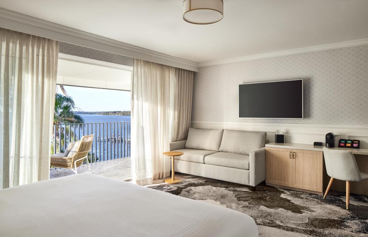 The Beachcomber Hotel & Resort, Ascend Hotel Collection Toukley Exterior photo A guest room at the Hilton San Diego Bayfront