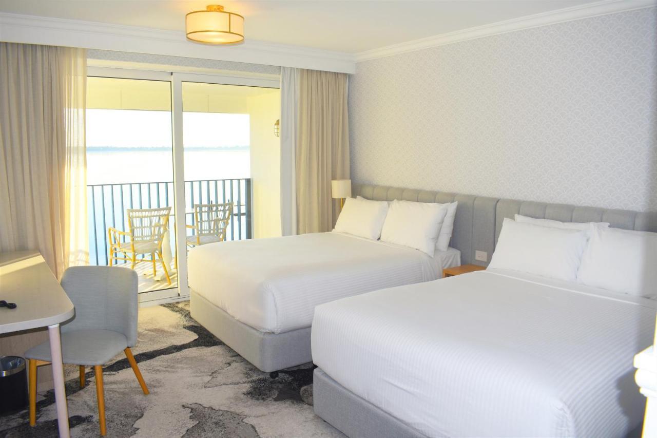 The Beachcomber Hotel & Resort, Ascend Hotel Collection Toukley Exterior photo A room at the Hilton San Diego Bayfront