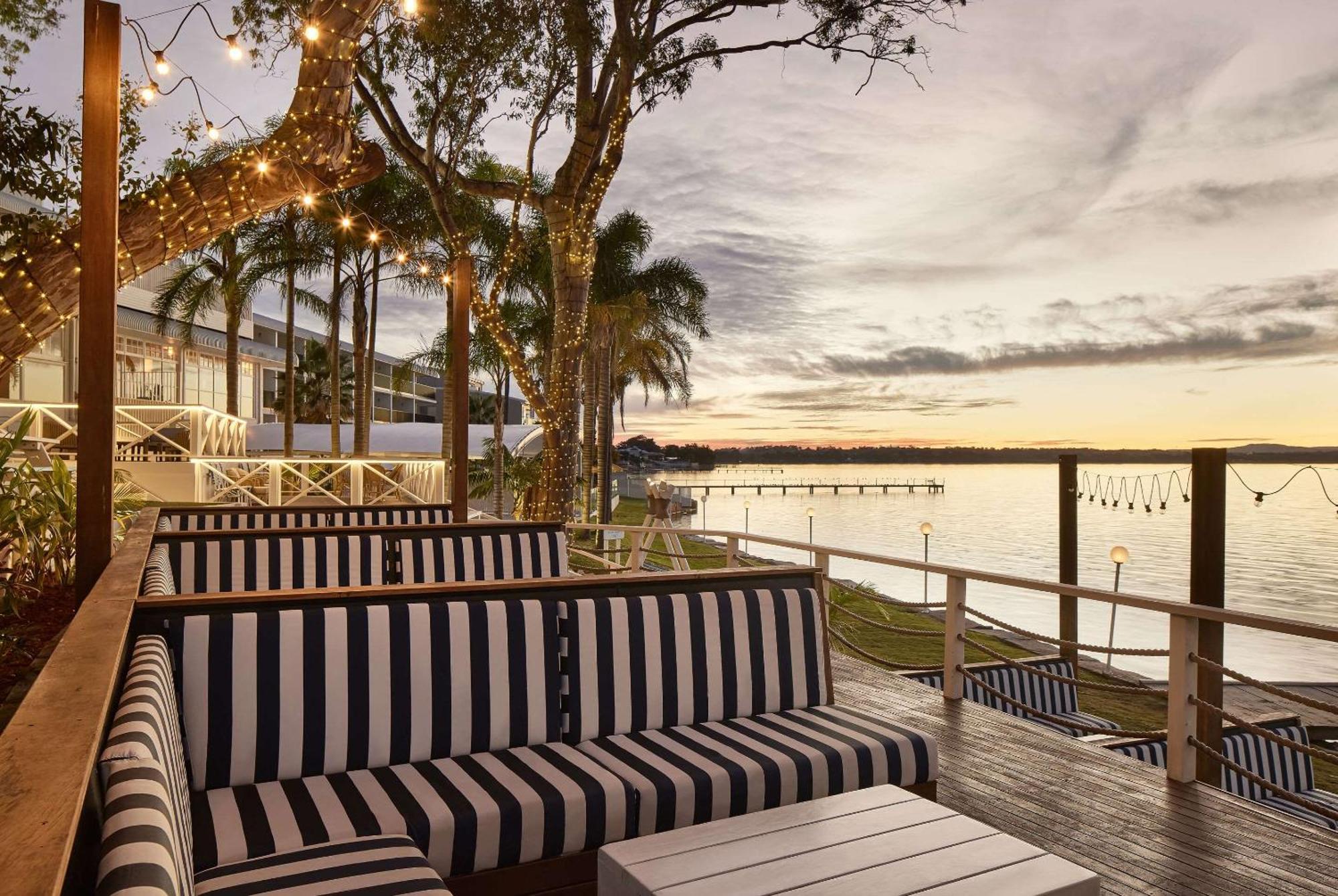 The Beachcomber Hotel & Resort, Ascend Hotel Collection Toukley Exterior photo The Deck at the Bayview Hotel