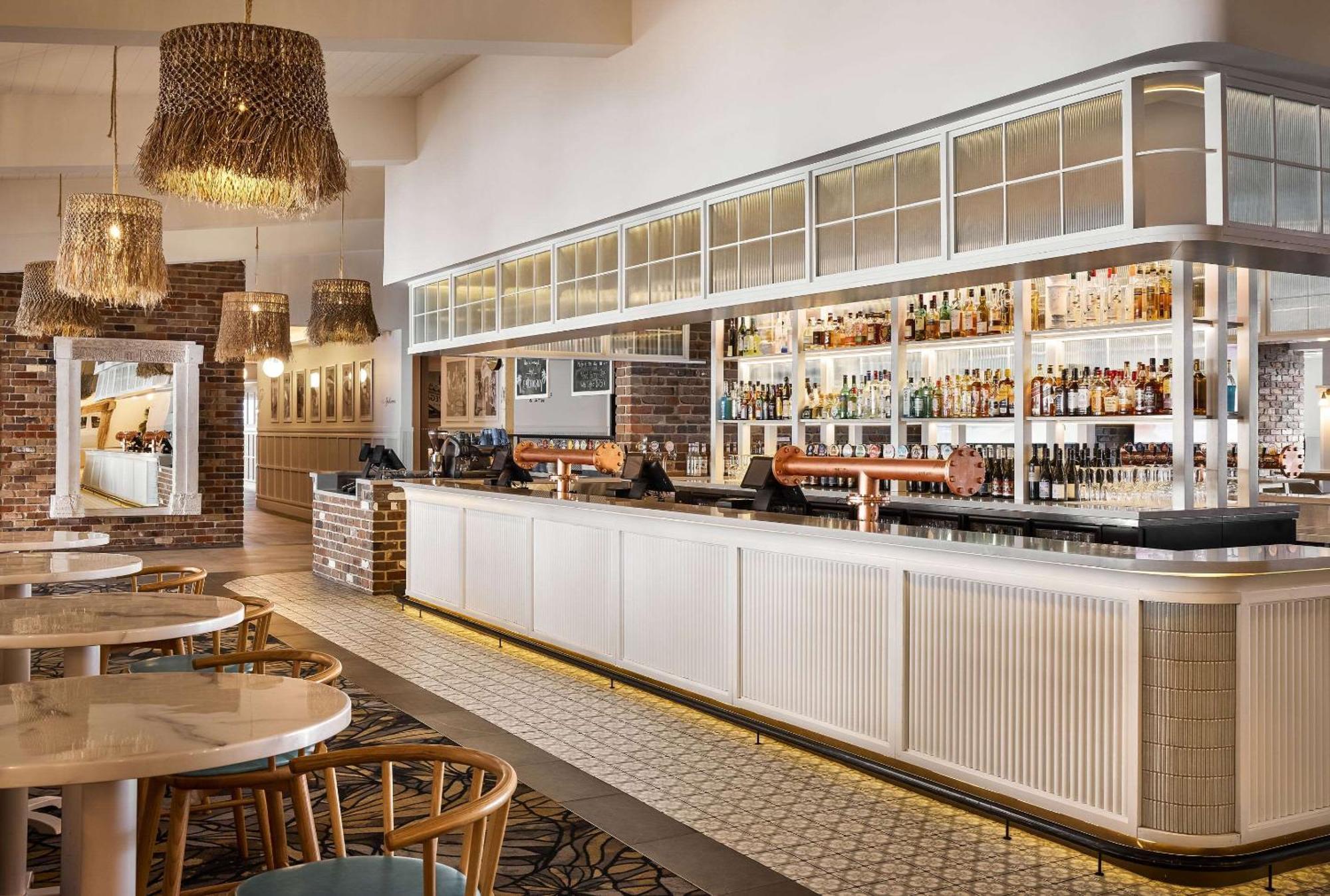The Beachcomber Hotel & Resort, Ascend Hotel Collection Toukley Exterior photo The bar at the River Cottage Cafe