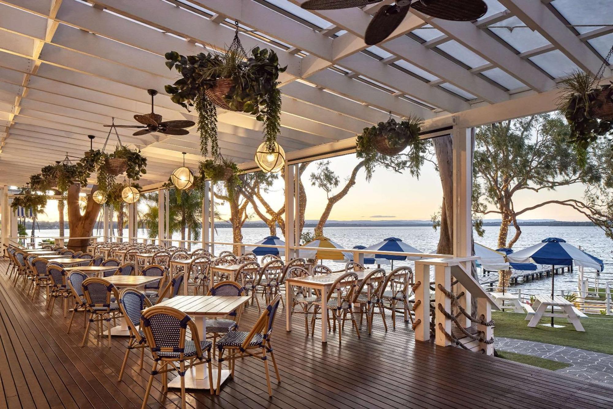 The Beachcomber Hotel & Resort, Ascend Hotel Collection Toukley Exterior photo The Deck at the Oyster Bar
