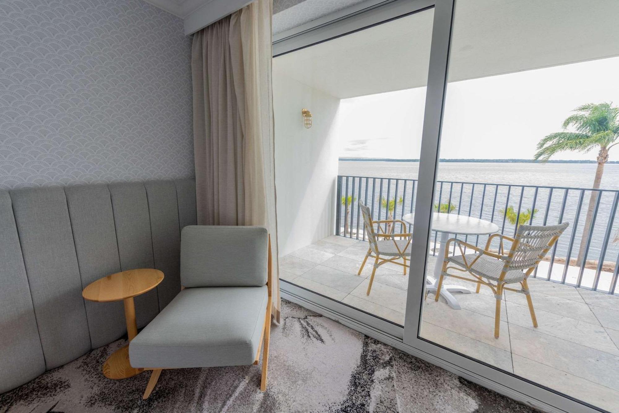 The Beachcomber Hotel & Resort, Ascend Hotel Collection Toukley Exterior photo A room at the hotel